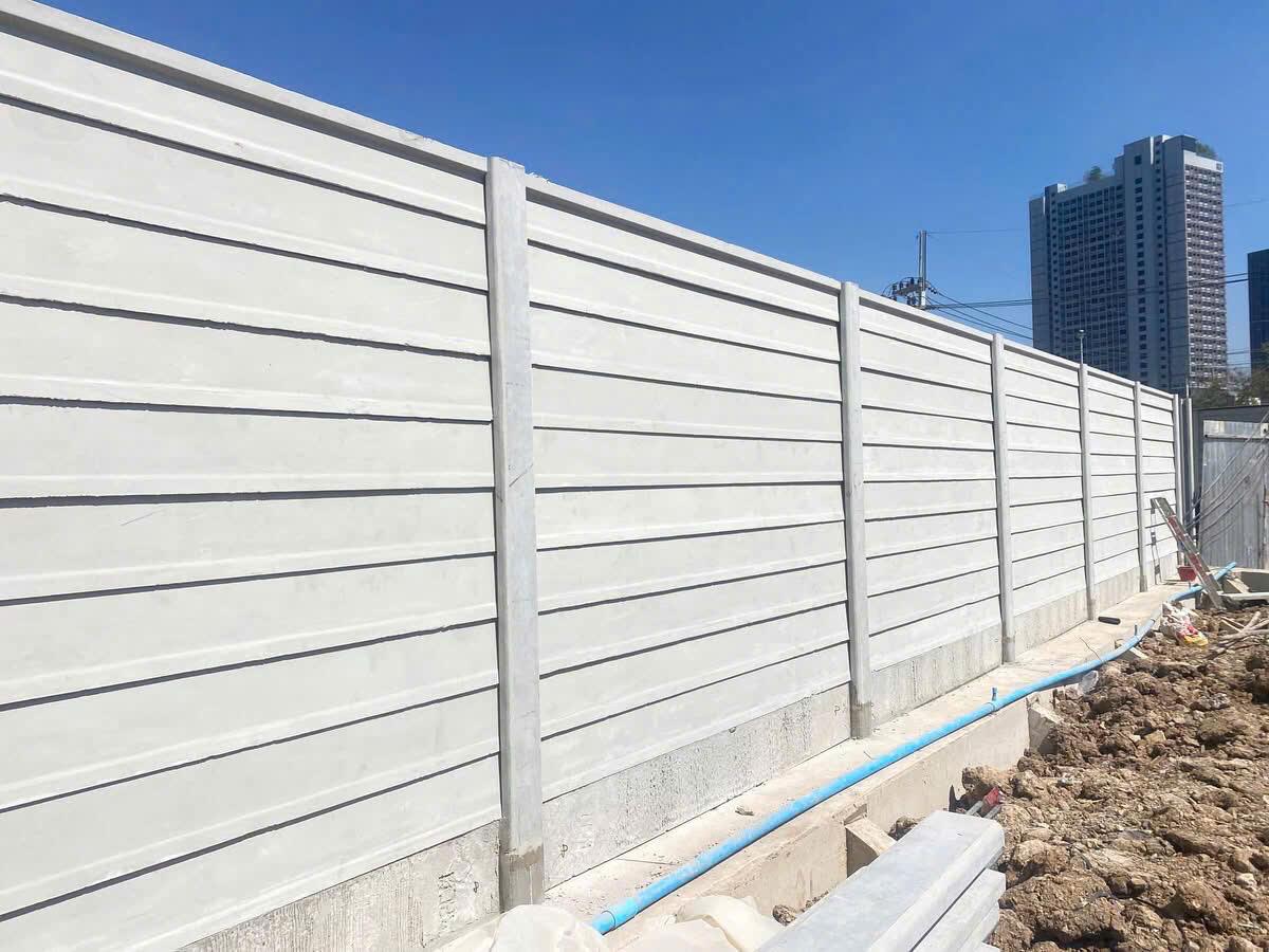 Hệ tường bê tông lắp ghép Thái Long gồm cột bê tông, tấm tường và tấm hoàn thiện đỉnh tường.
